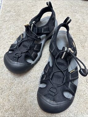 Keen Black Outdoor Closed-Toe Sport Sandals size 7.5